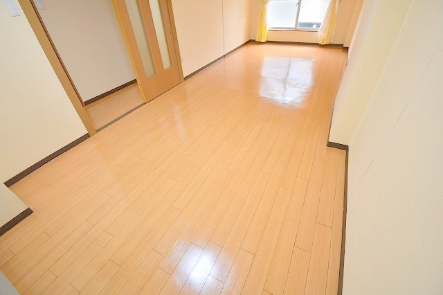 ミスターK上新庄の居間写真