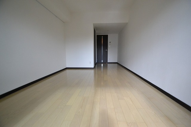 アクアスイート新大阪の居間写真