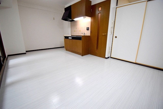 パークモダン新大阪の居間写真