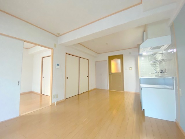 新大阪ファミール東館の居間写真