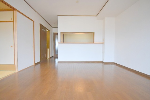 淀川ハイライフマンションの居間写真