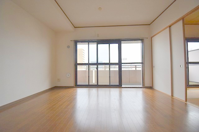 淀川ハイライフマンションの居間写真