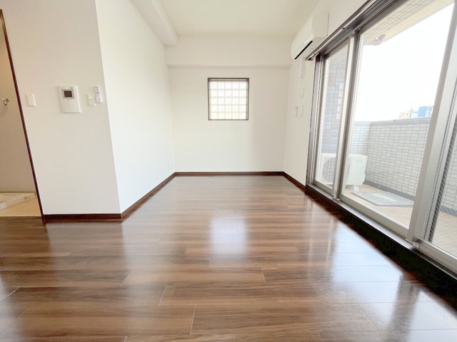 CITY SPIRE西中島の居間写真