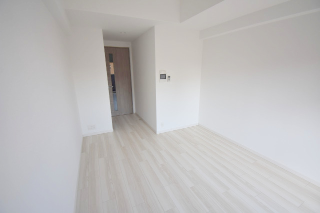 M-RESIDENCE新大阪Gardenの居間写真