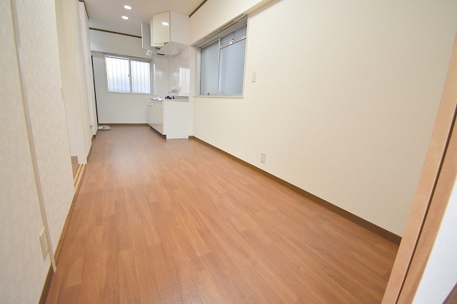 第2マンション北の居間写真