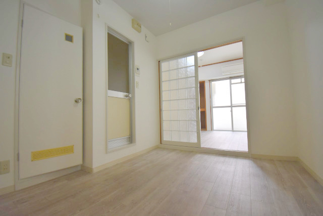 シティライフ新大阪の居間写真