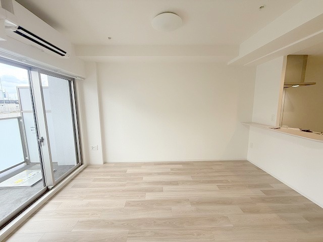セレニテ新大阪グランデ シュッドの居間写真