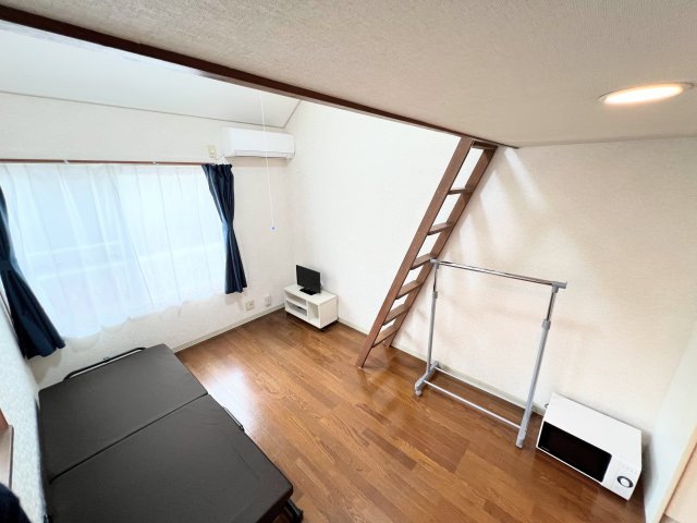 AP117 ジヴェルニィの居間写真
