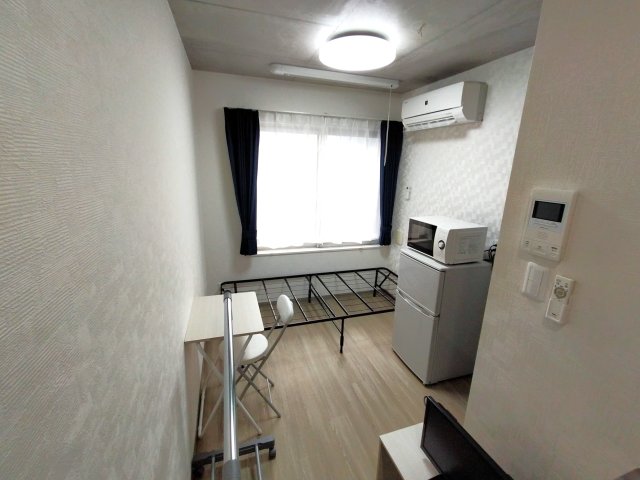 AP121 グリシュアーヴ旭町の居間写真