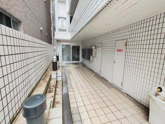 AP151 プラーズ花月園の玄関写真