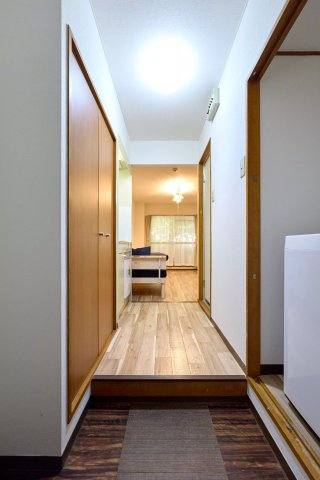 AP1437 ロイヤルコート山本通の玄関写真