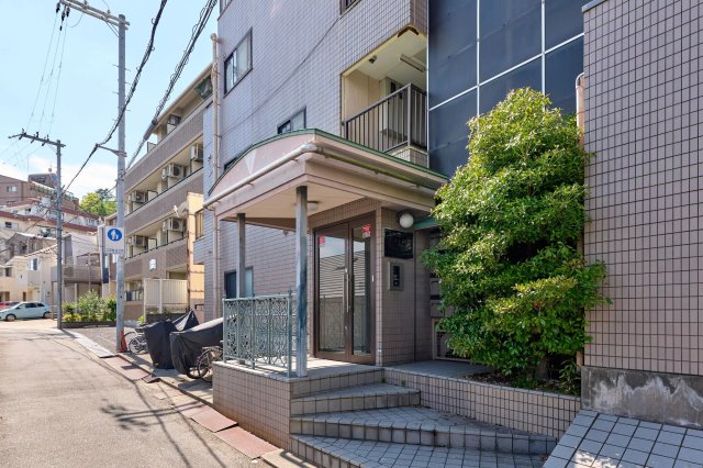 AP1437 ロイヤルコート山本通の外観写真
