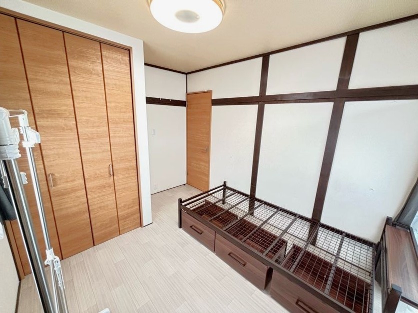 関西本線 法隆寺駅 徒歩10分 2階建 築49年の寝室写真