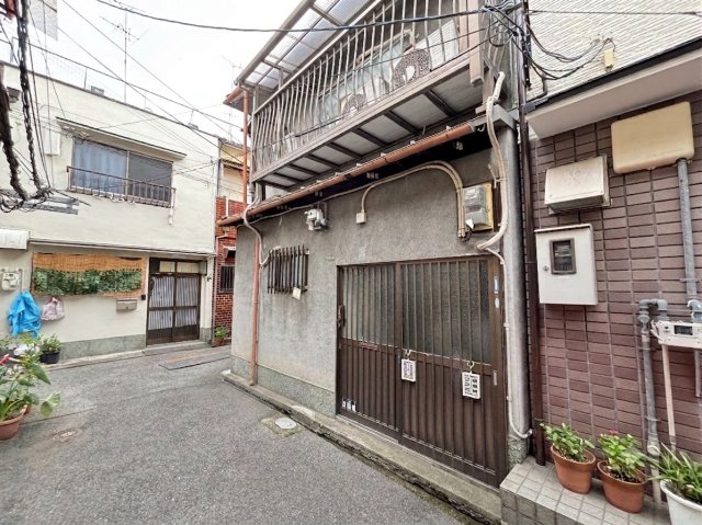 大阪市千日前線 鶴橋駅 徒歩17分 2階建 築79年の外観写真