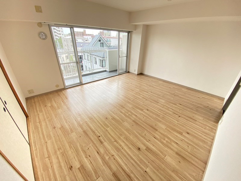 シャムロックコ-ト西岡本の居間写真