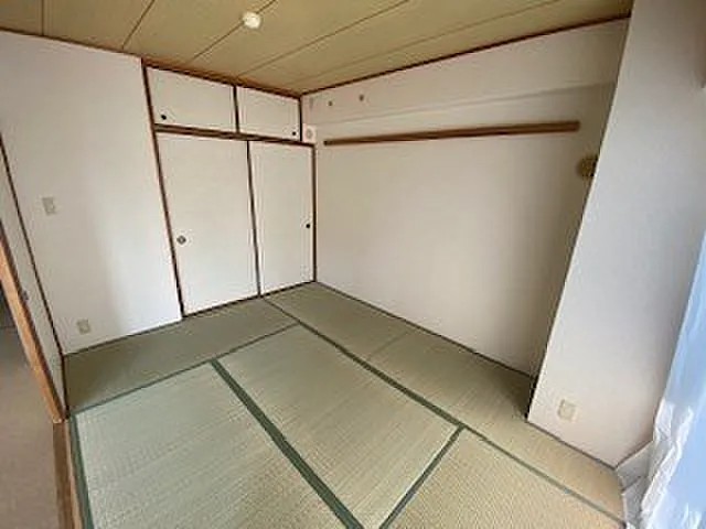 シャムロックコ-ト西岡本の居間写真