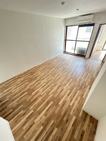ワコーレグリーンコート芦屋の居間写真