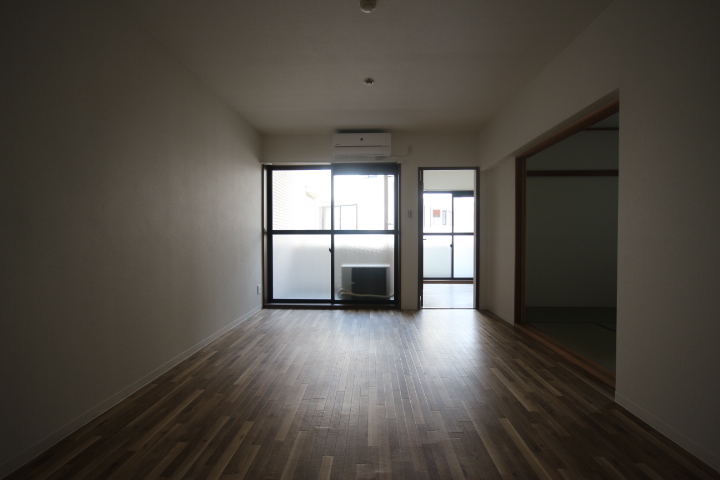 ワコーレグリーンコート芦屋の居間写真