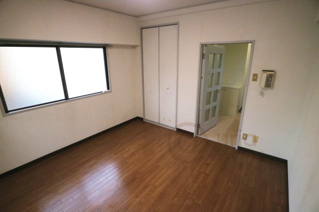 シャトープランス2の居間写真