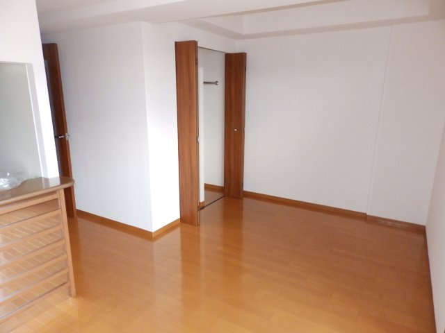 パレス東洋神戸6号館の居間写真