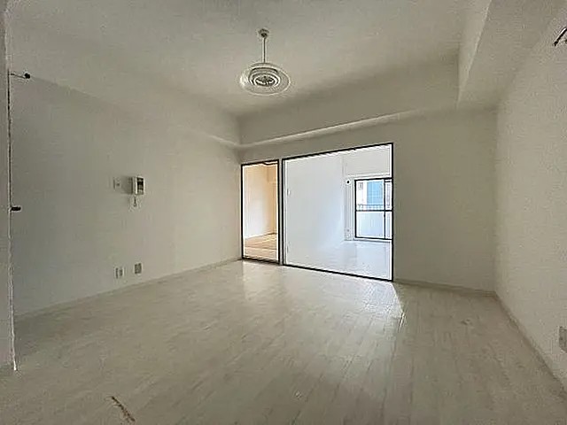 ライオンズマンション三宮の居間写真