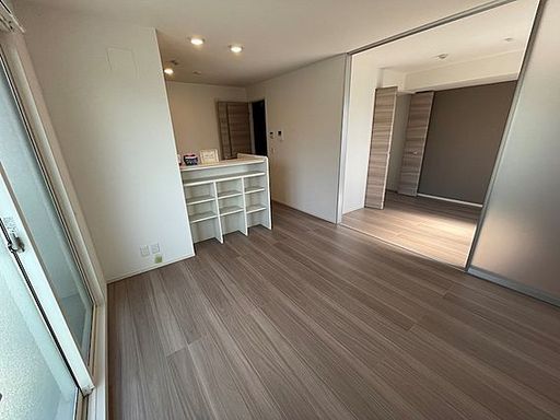 グレイスコート本山中町の居間写真
