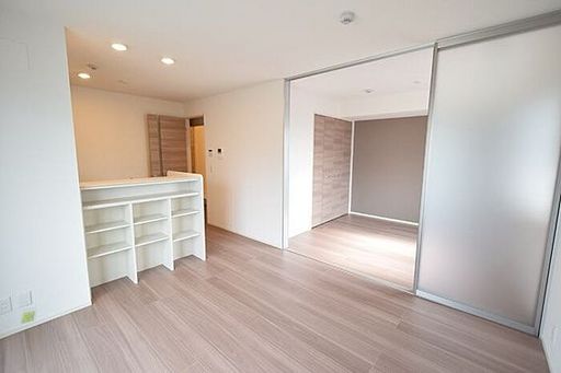 グレイスコート本山中町の居間写真