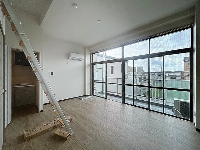 サンビルダー六甲ウエストの居間写真