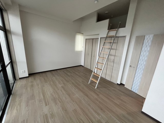 サンビルダー六甲ウエストの居間写真