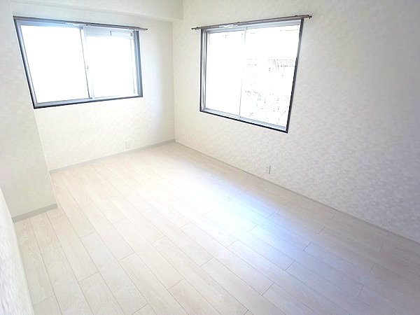 サンハイツ本山の居間写真