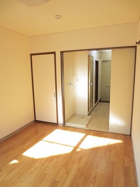 フォレスト本山の居間写真
