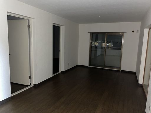 岡本山手アーバンライフの居間写真
