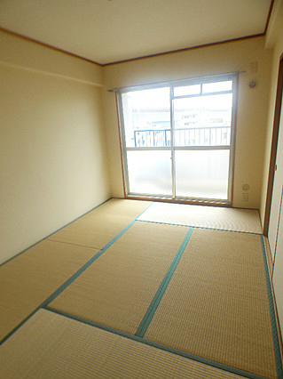 グリーンハイツ青木の居間写真
