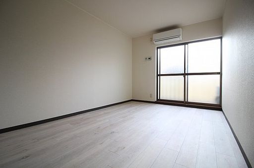 船寺ハイムの居間写真