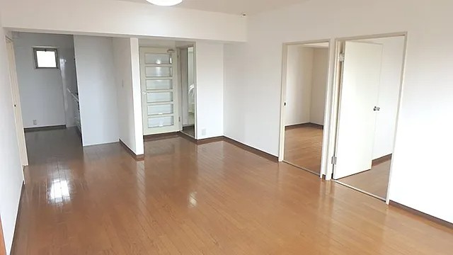 フォレスト岡本の居間写真