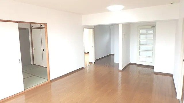 フォレスト岡本の居間写真