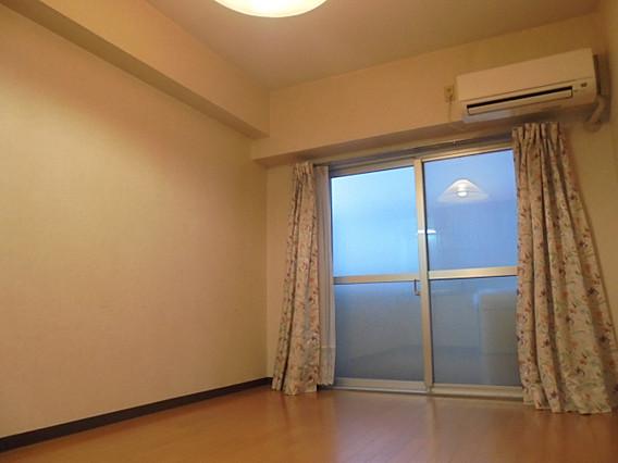 ダイドーメゾン御影VIの居間写真