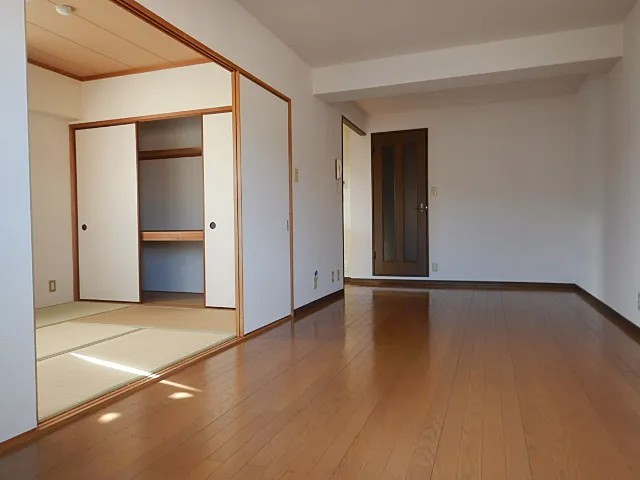 ベルシャトーの居間写真