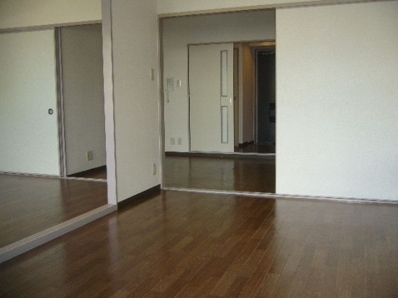 パレオーギの居間写真