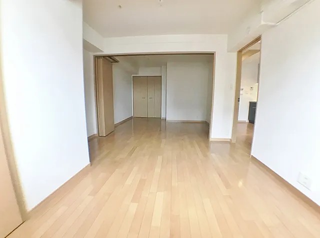 ロイヤルヒル神戸三宮2の居間写真