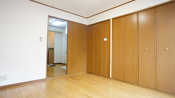 サンパレスとよふく中山手の居間写真