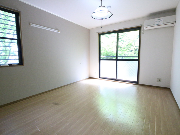 森のハイツ壱番館の居間写真