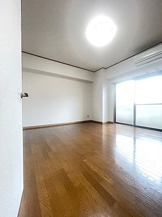 増田ビルの居間写真