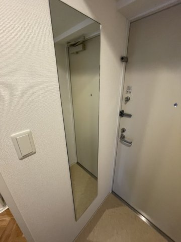 セレニテ三宮プリエの玄関写真