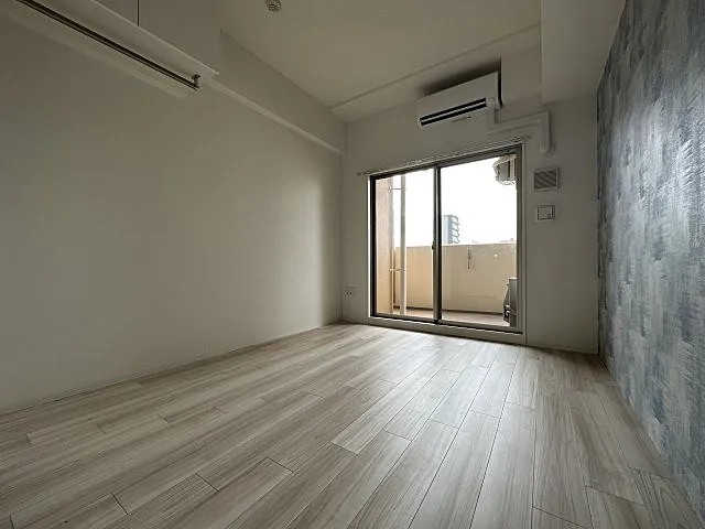 セレニテ三宮プリエの居間写真