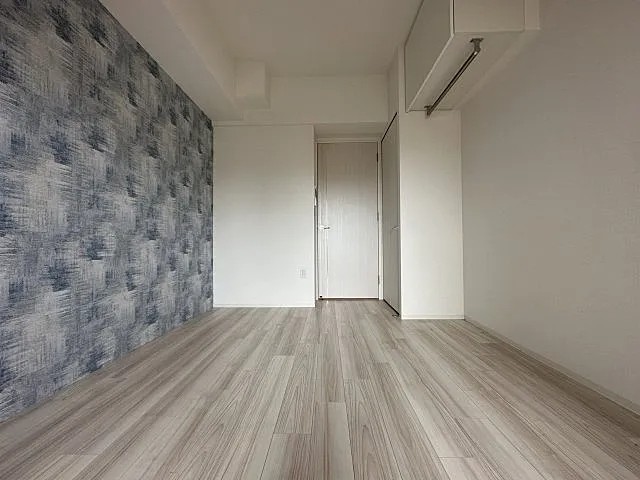 セレニテ三宮プリエの居間写真
