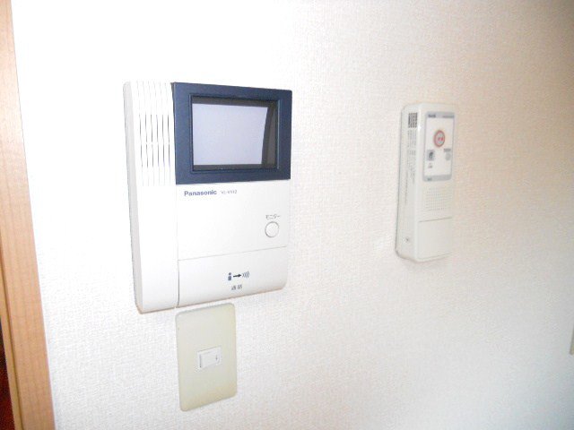 セジュール西岡本の玄関写真