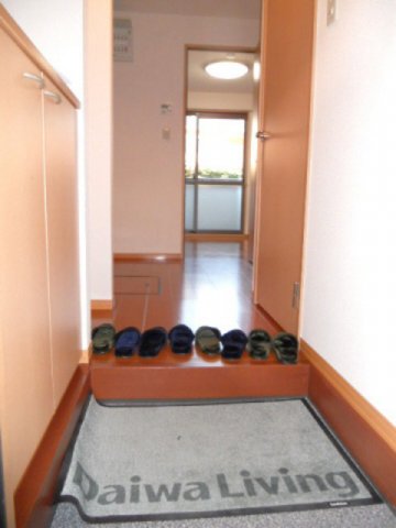 セジュール西岡本の玄関写真