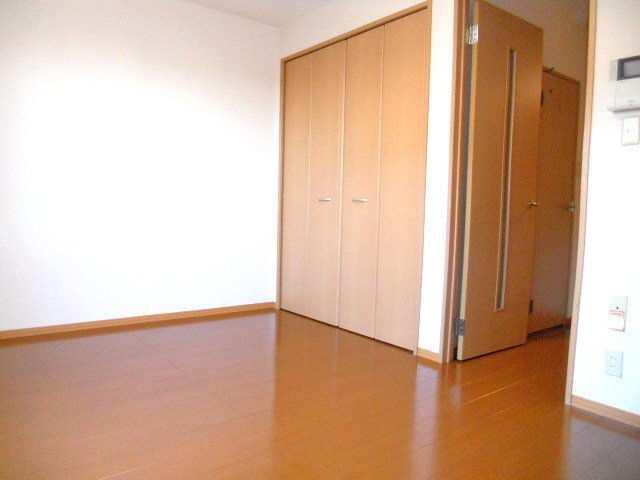 セジュール西岡本の居間写真