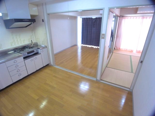 ジュエリー山手の居間写真